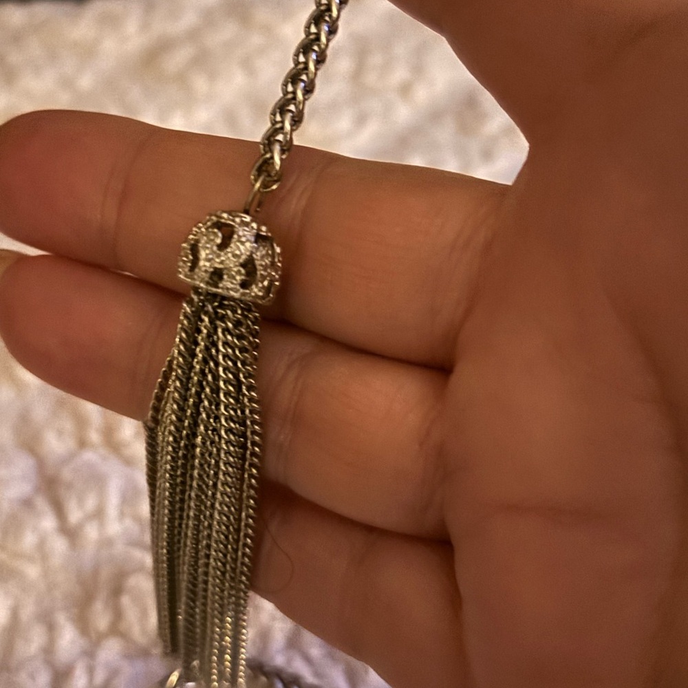 Elegant Silver Lariat Necklace with Tassels - Picture 3 of 4